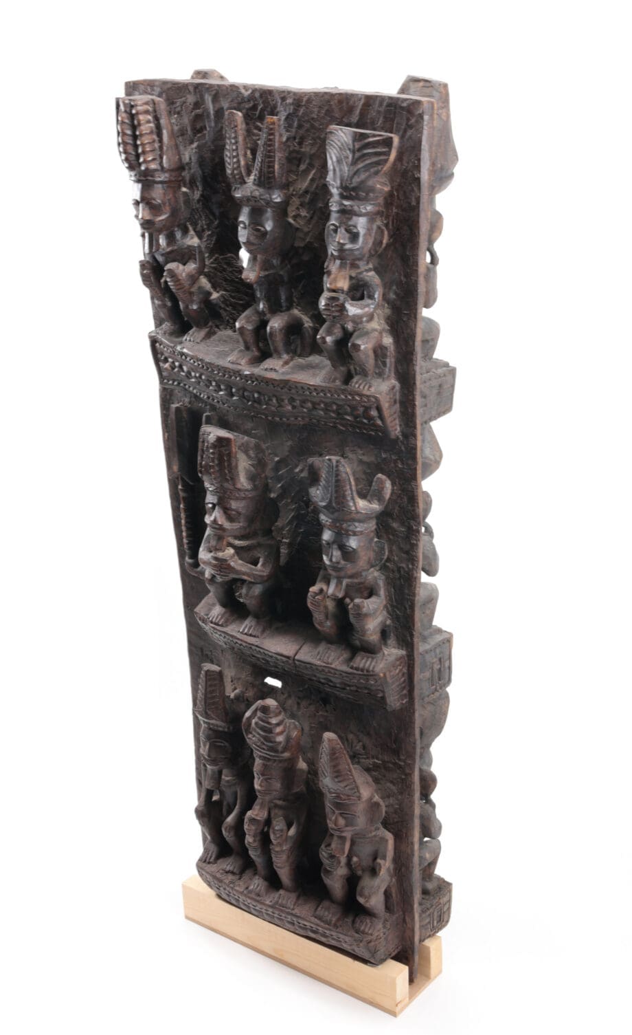 Monumental Nias panel with ancestor statues - Indonesia - Vergulde Kat