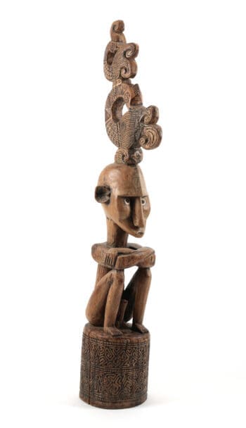 Ancestor statue Moluccas with bird crown - wooden ancestor statue Indonesia, missionary collection - detail photo