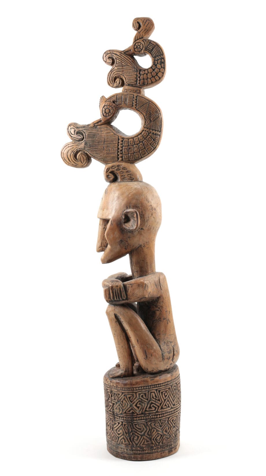 Voorouderbeeld Molukken met vogelkroon – houten voorouderbeeld Indonesië, missionariscollectie – Vergulde Kat