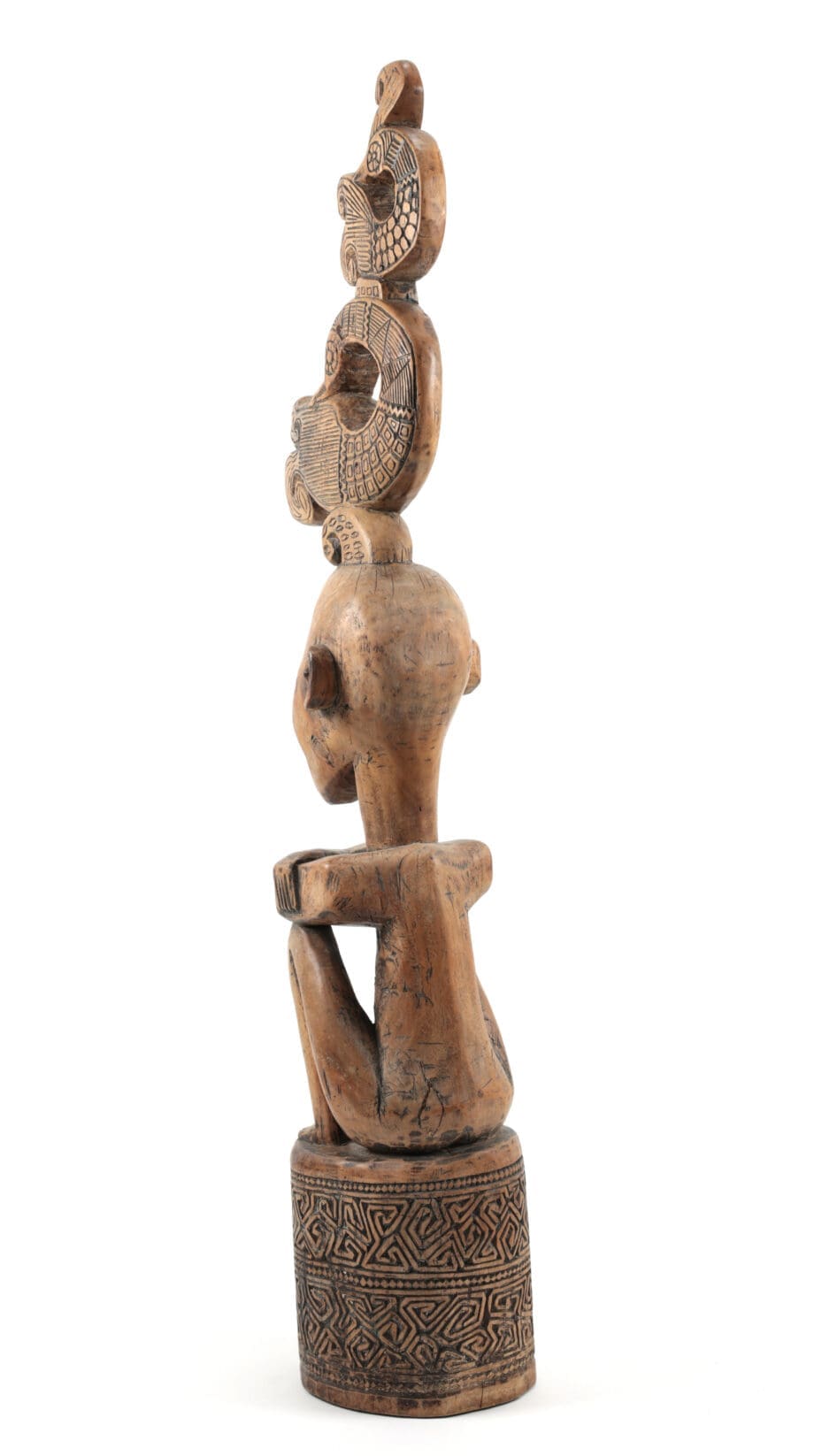 Voorouderbeeld Molukken met vogelkroon – houten voorouderbeeld Indonesië, missionariscollectie – Vergulde Kat