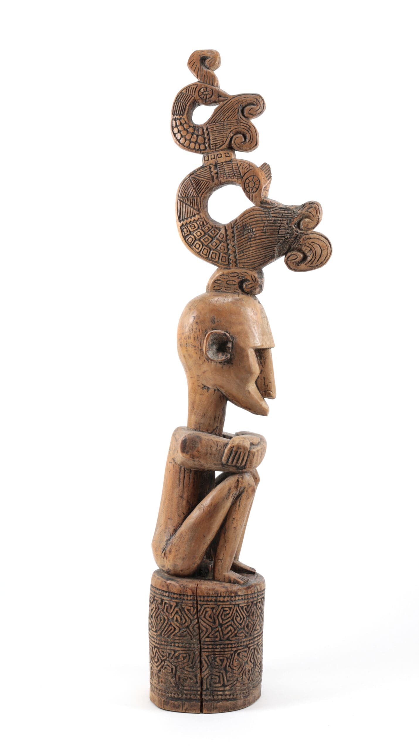 Voorouderbeeld Molukken met vogelkroon – houten voorouderbeeld Indonesië, missionariscollectie – detailfoto