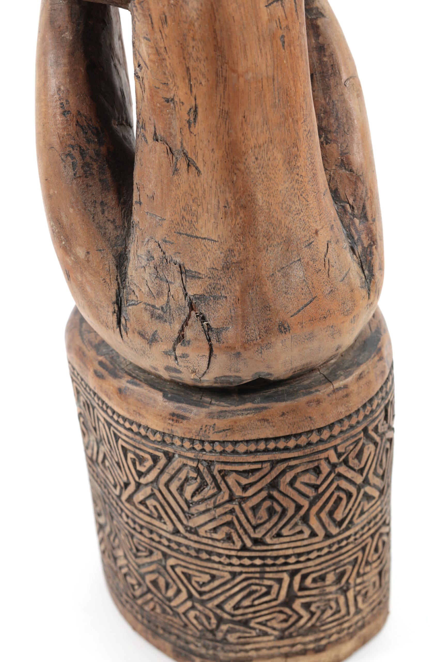Voorouderbeeld Molukken met vogelkroon – houten voorouderbeeld Indonesië, missionariscollectie – detailfoto