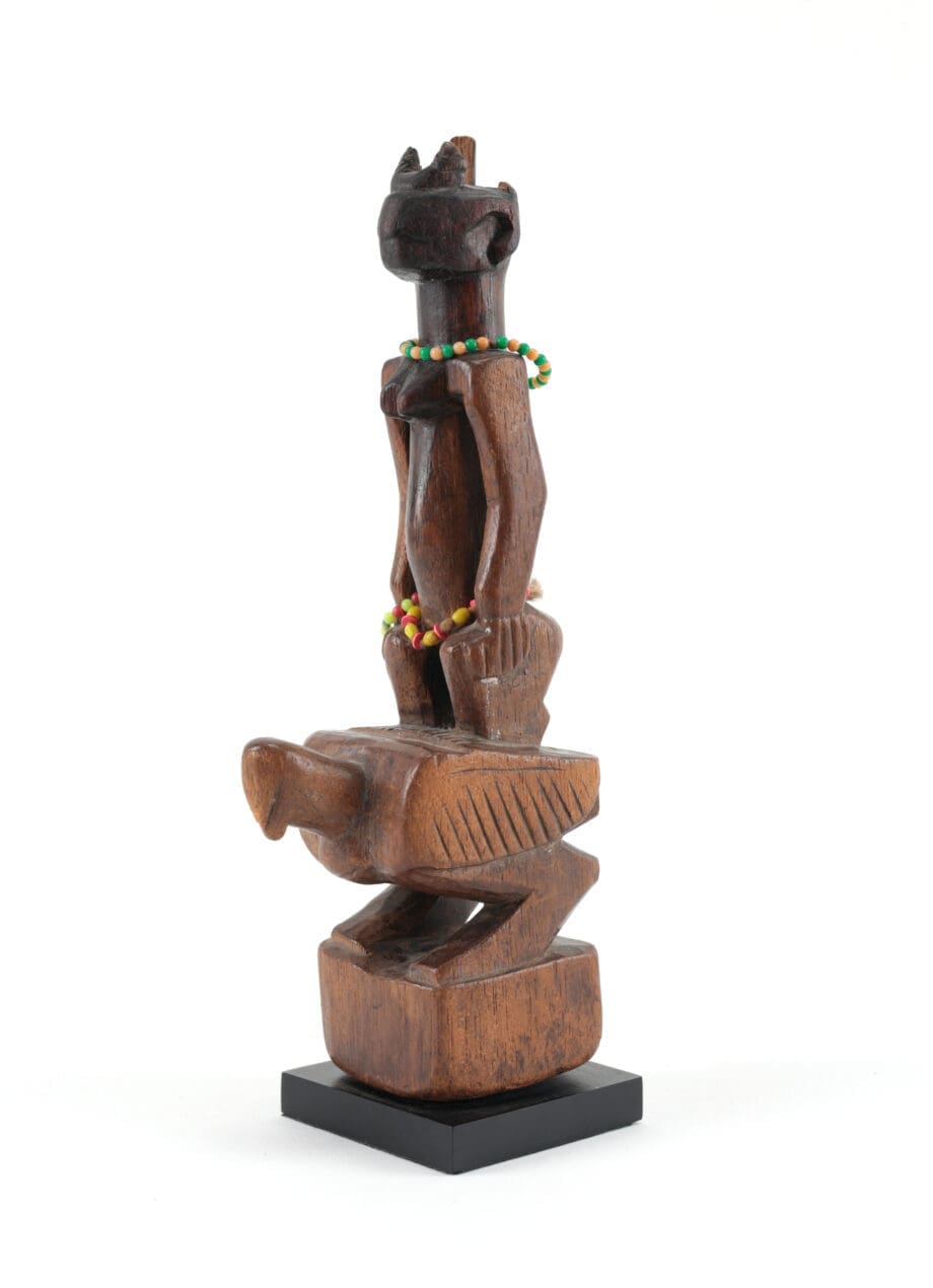 Coppia di gemelli Hohovi su galli, Adja/Fon, Benin, 1925–1930 circa – Vergulde Kat