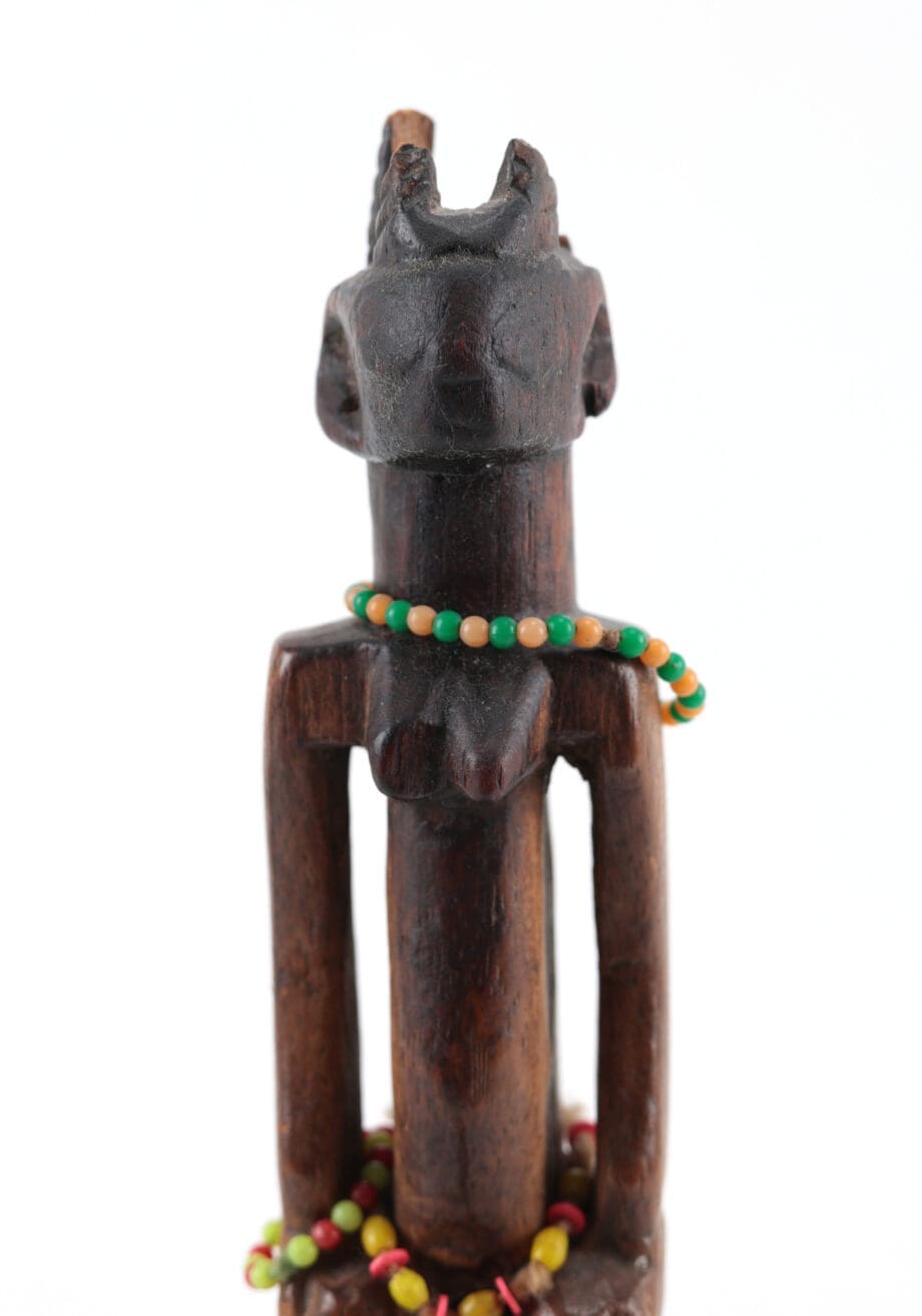 Coppia di gemelli Hohovi su galli, Adja/Fon, Benin, 1925–1930 circa – Vergulde Kat