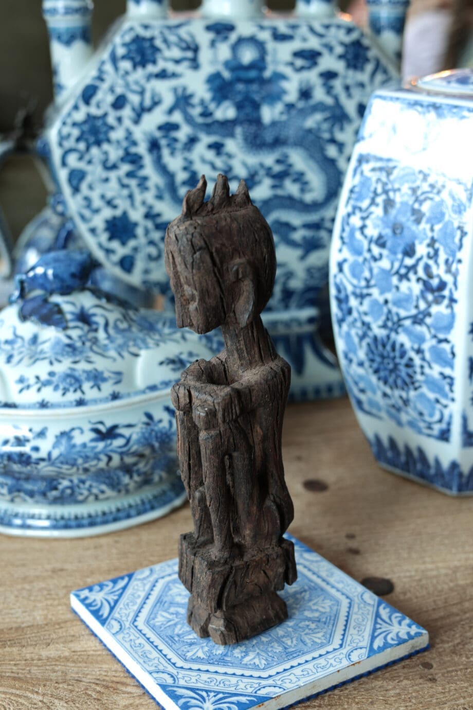 Ahnenfigur aus Leti oder Tanimbar – Molukken (Indonesien) – Sammlung Jac Hoogerbrugge – Vergulde Kat