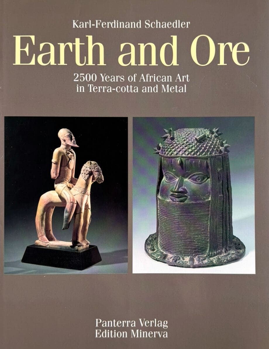 Earth and Ore – 2500 anni di arte africana – Karl-Ferdinand Schädler (ISBN 9783932353147) – Vergulde Kat