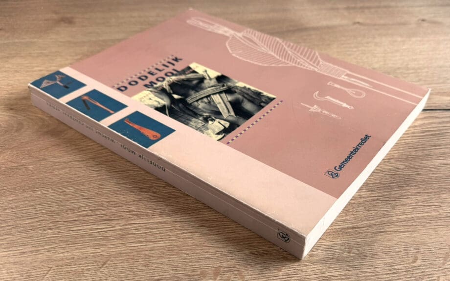 Di una bellezza letale – Armi dell’Africa centrale (ISBN 9789050661126) – Vergulde Kat