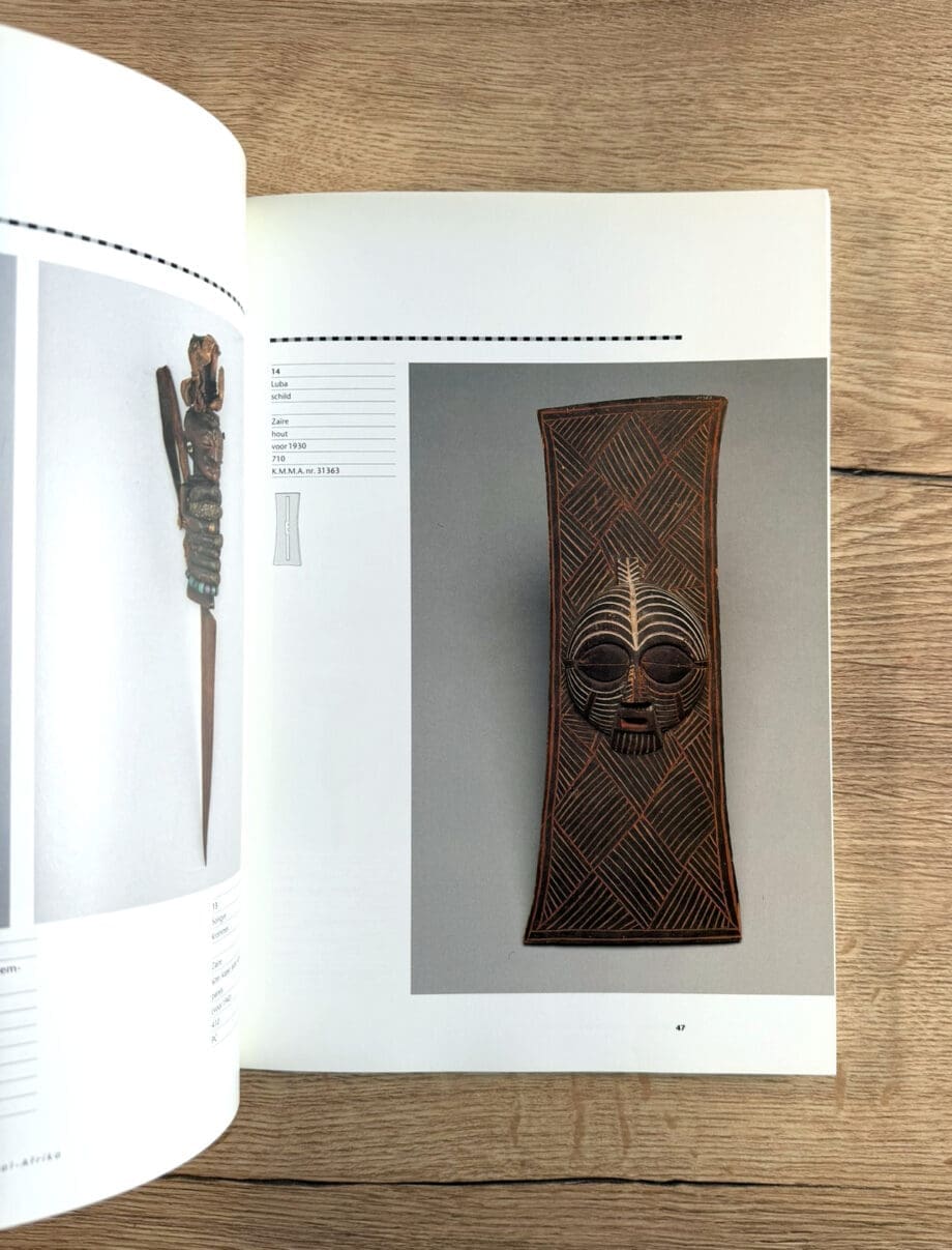 Di una bellezza letale – Armi dell’Africa centrale (ISBN 9789050661126) – Vergulde Kat