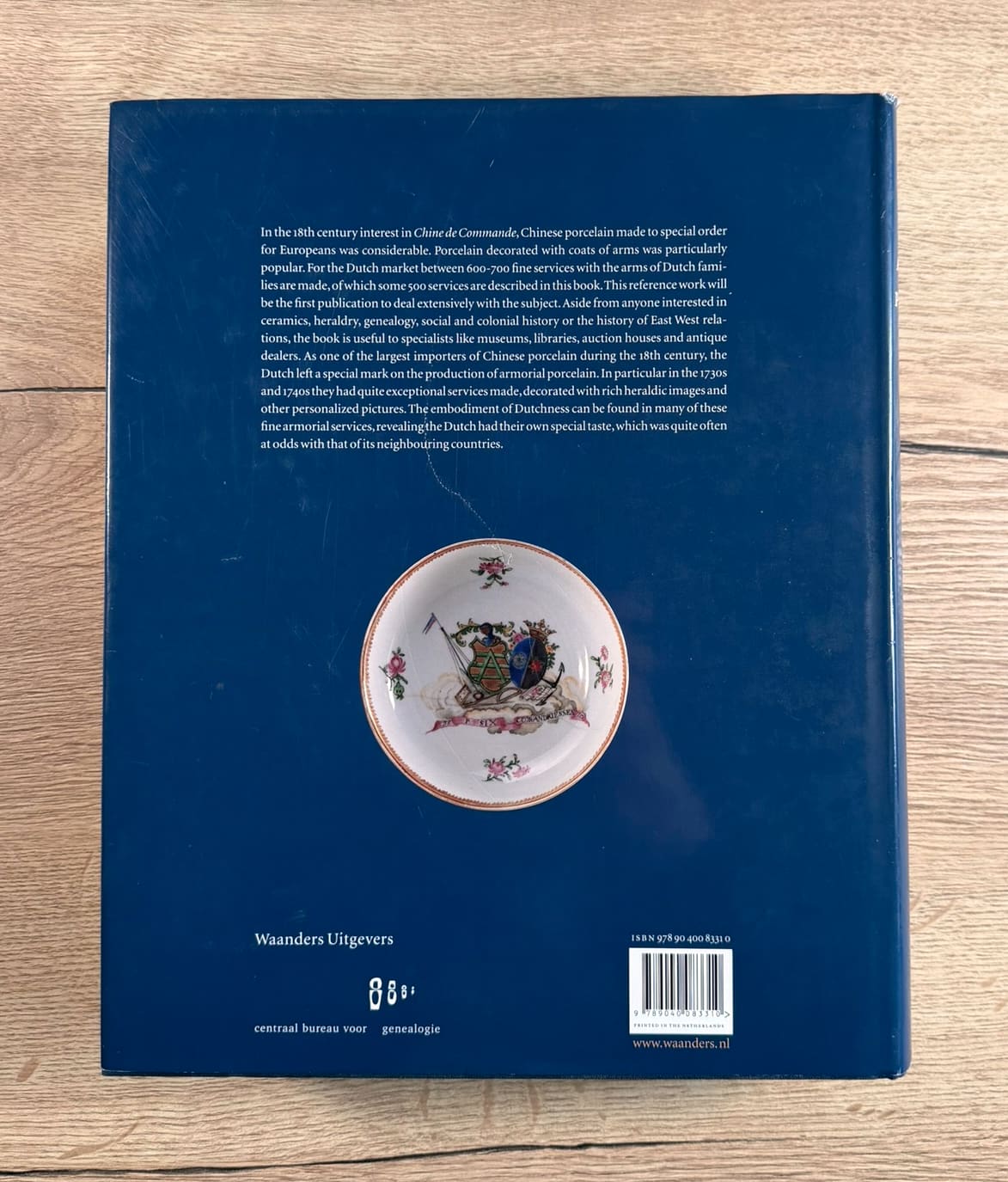 Porcelana heráldica china para el mercado holandés – Jochem Kroes (ISBN 9789040083310) – foto de detalle