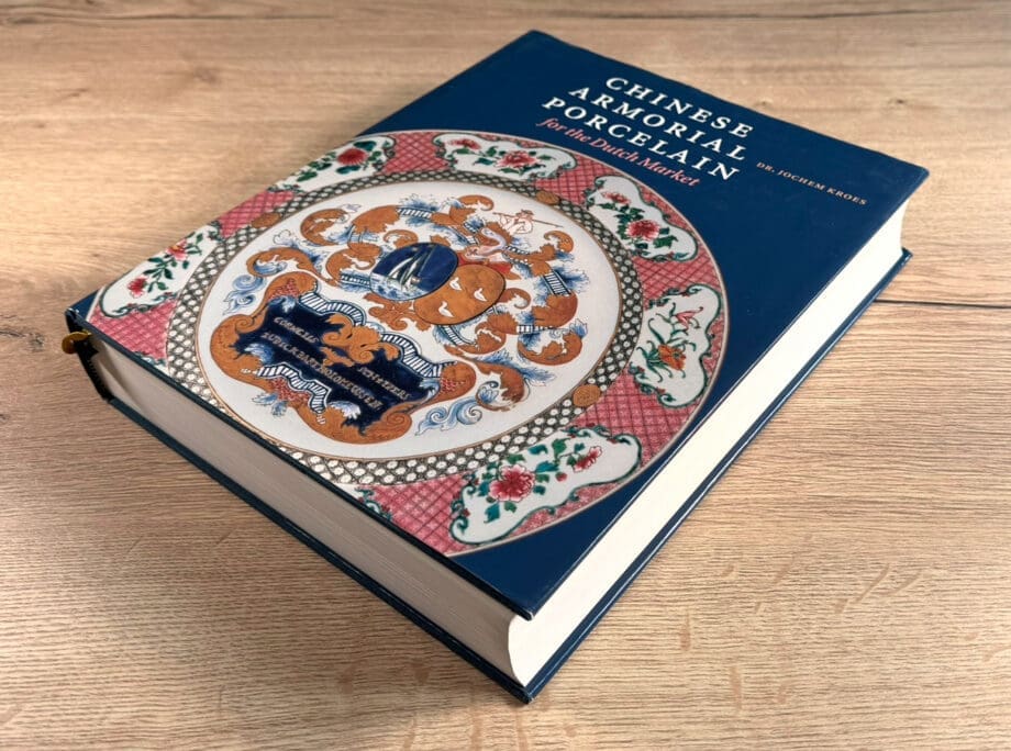 Porcelana heráldica china para el mercado neerlandés – Jochem Kroes (ISBN 9789040083310) – Vergulde Kat