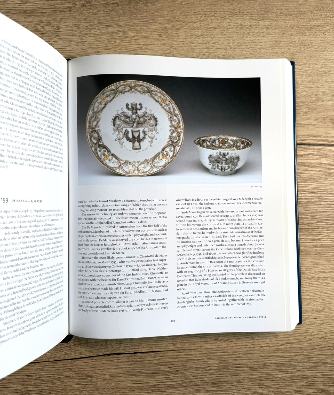 Porcelana heráldica china para el mercado holandés – Jochem Kroes (ISBN 9789040083310) – foto de detalle