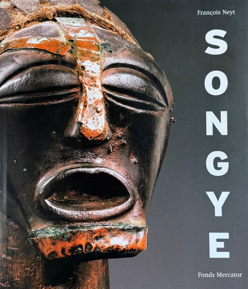 Songye – La redoutable statuaire Songye d’Afrique centrale – François Neyt – 9788874391318 – detailfoto